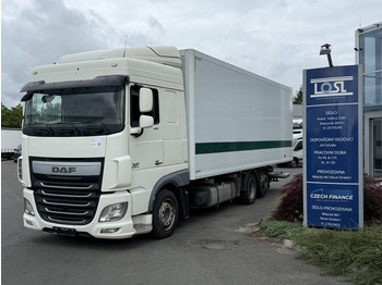 Camión caja cerrada DAF XF 460