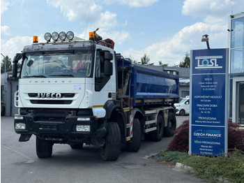 Camión volquete IVECO Trakker