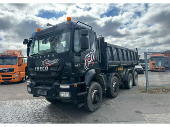 Camión volquete IVECO Trakker