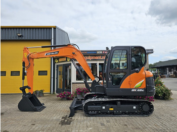 Miniexcavadora DEVELON