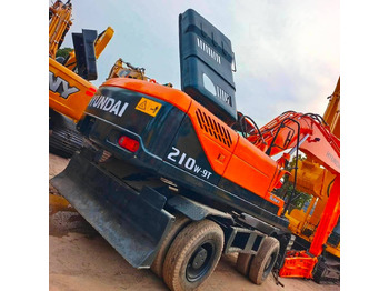 Excavadora de ruedas HYUNDAI