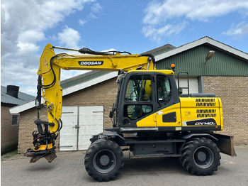 Excavadora de ruedas DOOSAN DX140W-5