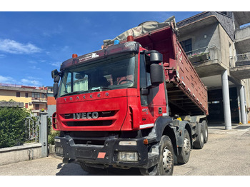 Camión volquete IVECO Trakker