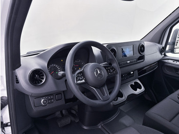 Foto del interior 1: Furgoneta caja cerrada Mercedes-Benz Sprinter 517 1.9 CDI RWD Bakwagen Meubelbak met 1000 KG Laadklep Cruise Control