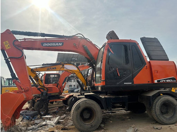 Excavadora de ruedas DOOSAN