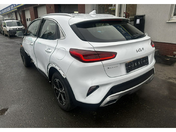 Hatchback Kia Xceed 1.6 GDI Hybryda Plug-in 50 km na prądzie 2022: foto 3