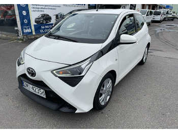 Hatchback TOYOTA