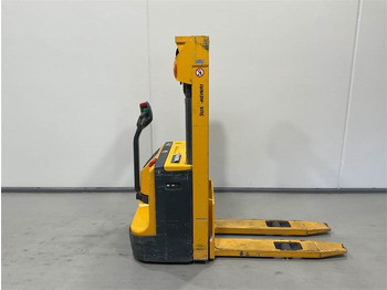 Apilador JUNGHEINRICH EJC