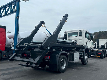 Camión volquete, Camión grúa MAN TGS 18.400 4x4  Euro 6e Hyva Absetzkipper: foto 3
