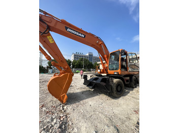 Excavadora de ruedas DOOSAN DX210