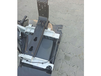 Peldaño para Camión Volvo STOPIEŃ STOPNICA LEWA STELAŻ ORYGINAŁ VOLVO FH 4 82819482: foto 4