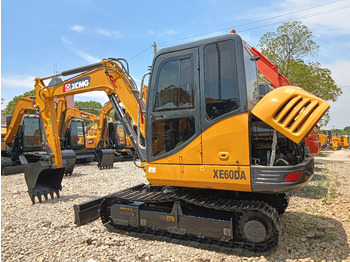 Miniexcavadora XCMG XE60DA
