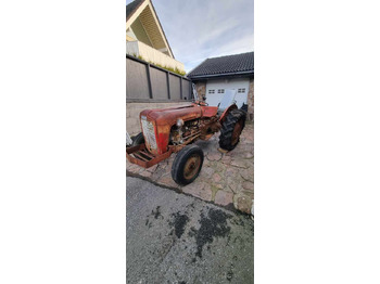 Tractor MASSEY FERGUSON 1000 series