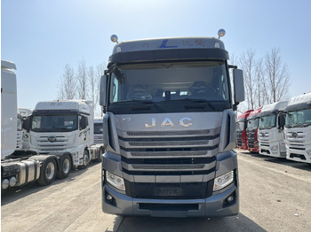 Cabeza tractora JAC