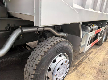 Camión volquete SINOTRUK HOWO: foto 3
