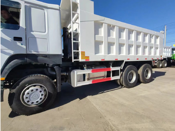 Camión volquete SINOTRUK Howo: foto 3
