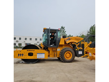 Compactador XCMG XS233J