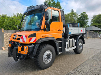 Máquina quitanieve UNIMOG