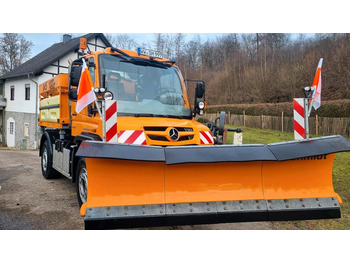 Máquina quitanieve UNIMOG