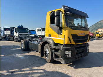 Camión chasis IVECO Stralis