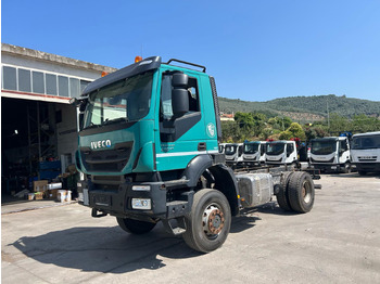 Camión chasis IVECO TRAKKER 190T41: foto 3