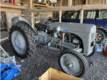Tractor MASSEY FERGUSON