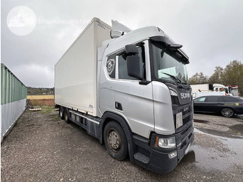 Camión caja cerrada SCANIA R 520
