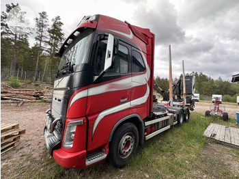 Camión forestal VOLVO FH16 750