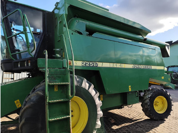 Cosechadora de granos JOHN DEERE 2256
