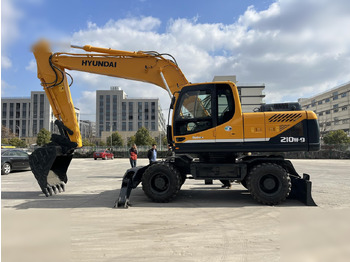 Excavadora de ruedas HYUNDAI