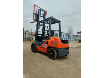 Carretilla elevadora diésel Toyata 3-ton: foto 2