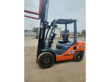 Carretilla elevadora diésel Toyata 3-ton: foto 3