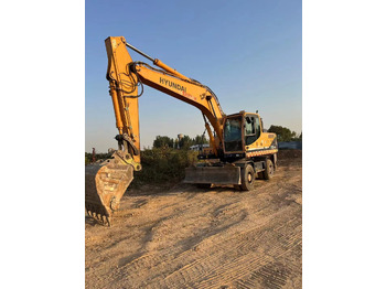 Excavadora de ruedas HYUNDAI R210