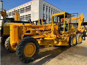 Grader KOMATSU GD511: foto 2
