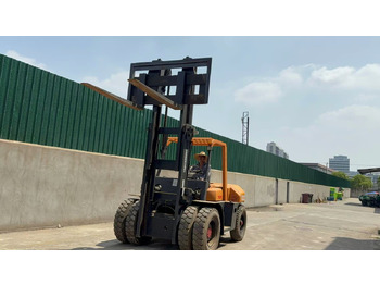 Carretilla elevadora diésel TCM