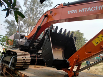 Excavadora de cadenas nuevo New Hitachi ZX220 LC tracked excavator: foto 3