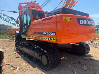 Excavadora de cadenas DOOSAN DX300LC: foto 5