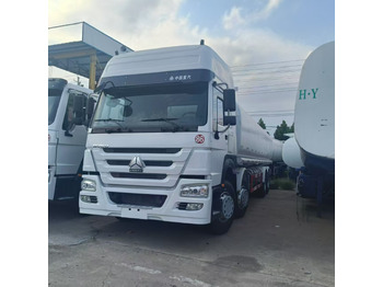 Camión cisterna SINOTRUK HOWO