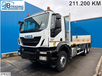 Camión caja abierta IVECO Trakker