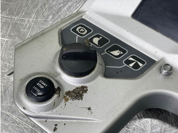 Cabina e interior para Maquinaria de construcción Mecalac 12MTX-6160134-Dashboard/Console/Konsole: foto 5