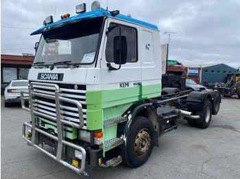 Camión chasis SCANIA R142