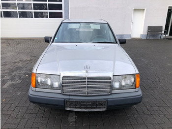 Sedan Mercedes-Benz W124 E 260: foto 5