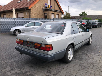 Sedan Mercedes-Benz W124 E 260: foto 2