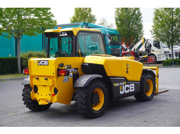 Cargadora de ruedas telescópica JCB 525-60T5 / 2022 / 860 MTH! / 2.5 T / Reach 6 m / joystick: foto 5