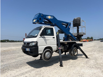 Camión con plataforma elevadora SOCAGE