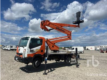 Camión con plataforma elevadora NISSAN