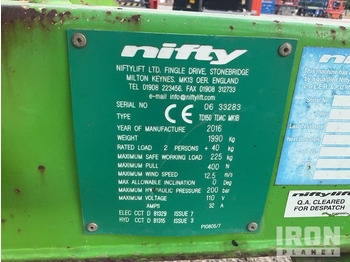 Plataforma articulada NIFTYLIFT