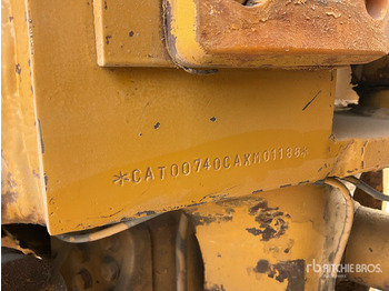 Dúmper articulado CATERPILLAR 740