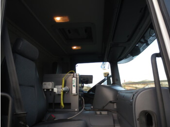 Foto del interior 1: Camión cisterna Scania P310