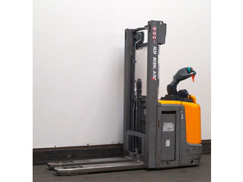 Apilador JUNGHEINRICH